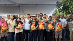 Satu Tahun Kepemimpinan,Gubernur Babel Salurkan Bantuan Sosial 2.185 ton beras bagi Warga Kurang Mampu di Selindung Lama