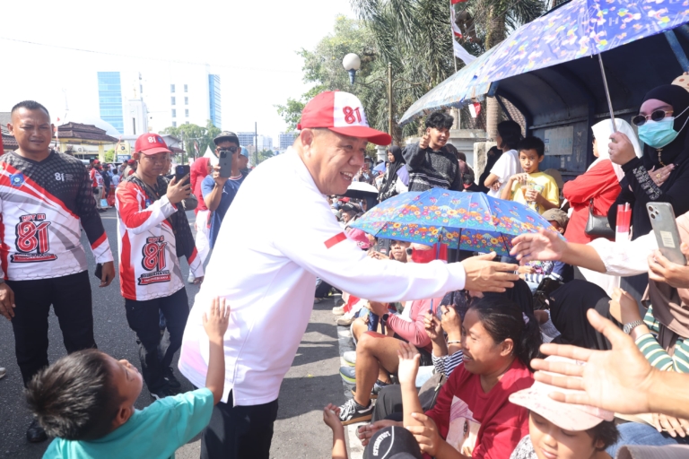 Gubernur Hidayat Arsani Lepas Pawai HUT ke-81 RI, Semarakkan Pangkalpinang Dengan Semangat Kebersamaan