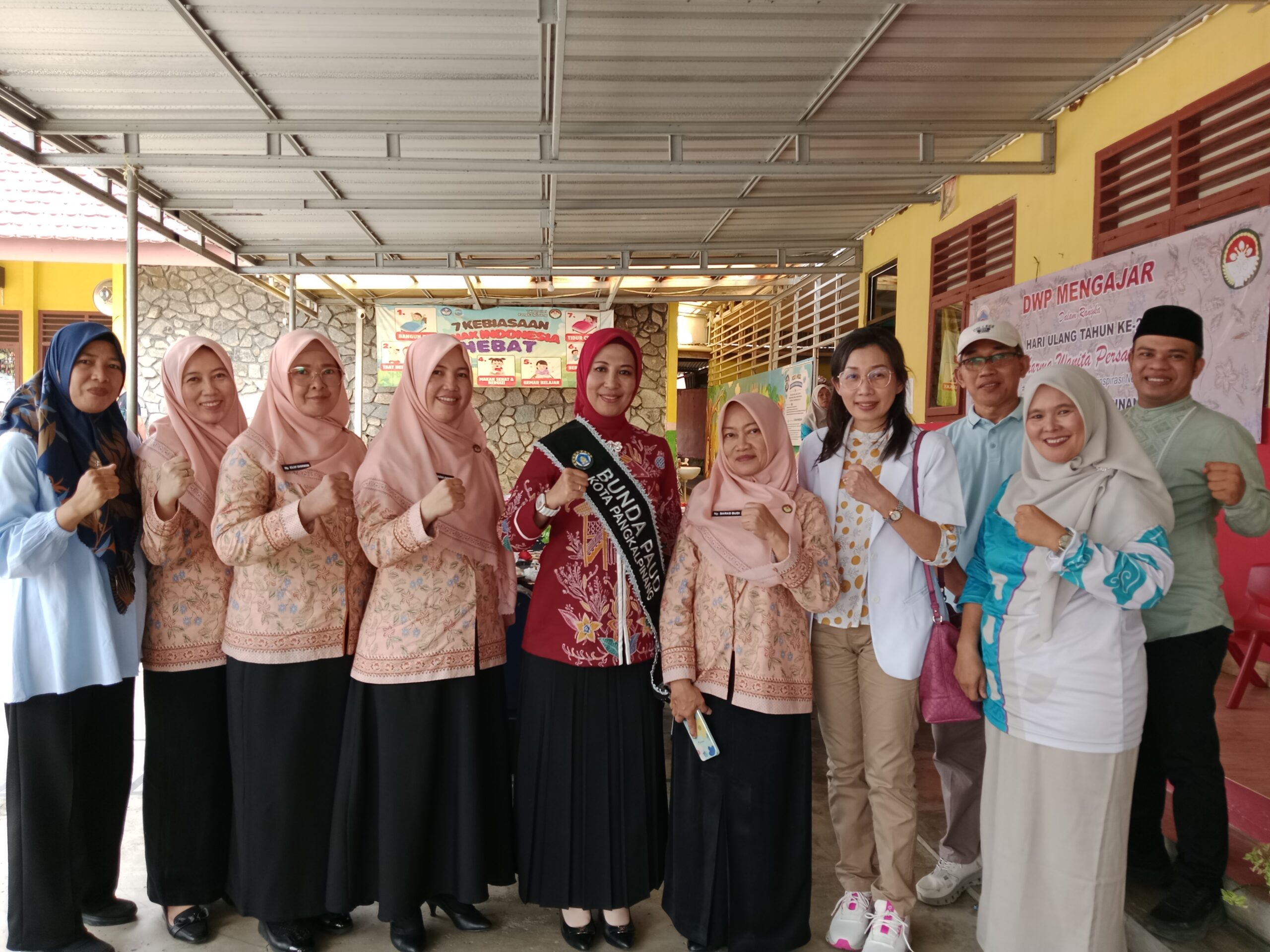 Bunda PAUD Pangkalpinang Apresiasi DWP Mengajar, Anak TK Pertiwi Diajak Gosok Gigi Dengan Benar